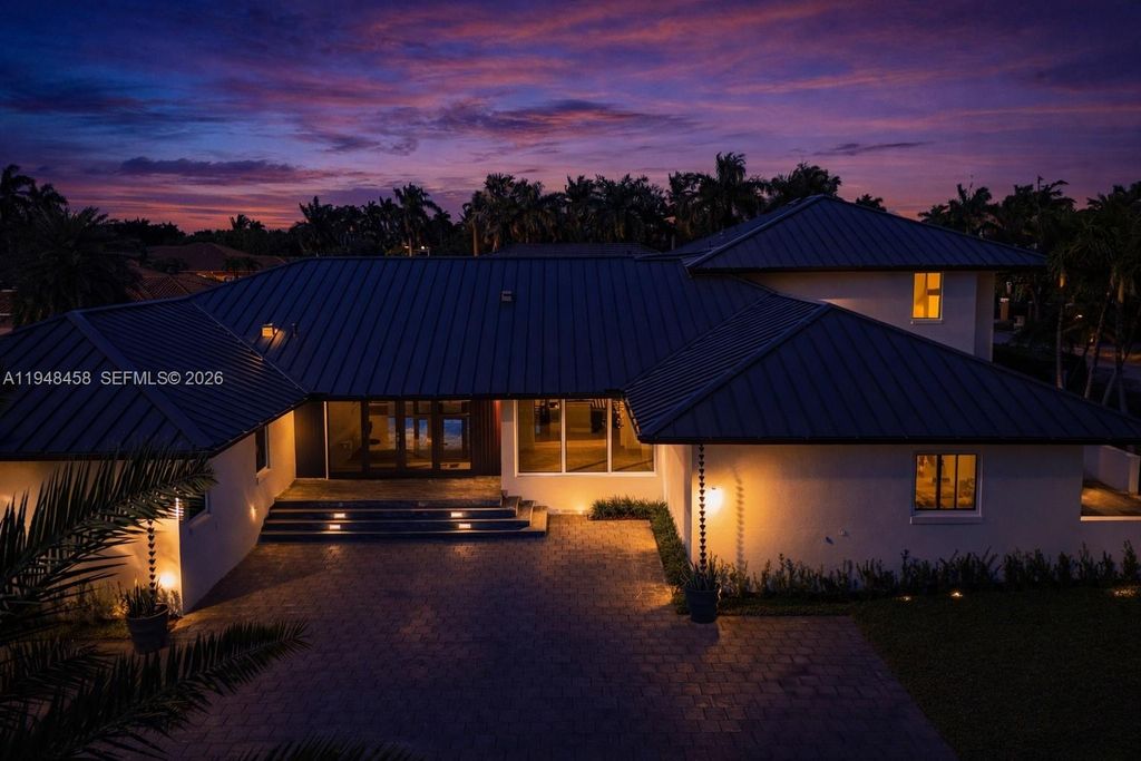 9901 NW 130th St, Hialeah Gardens, FL 33018