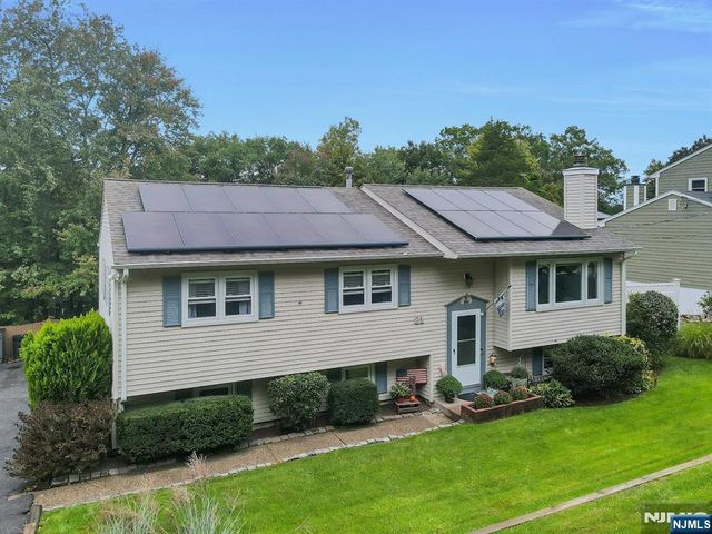 21 Aldrin Drive, Wanaque, NJ 07465