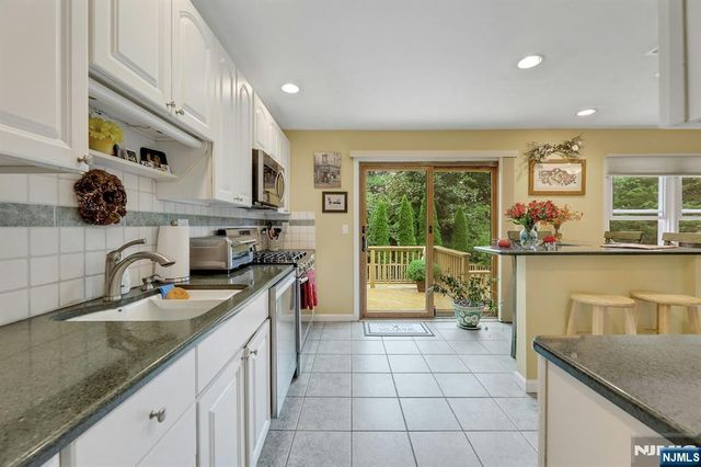 21 Aldrin Drive, Wanaque, NJ 07465