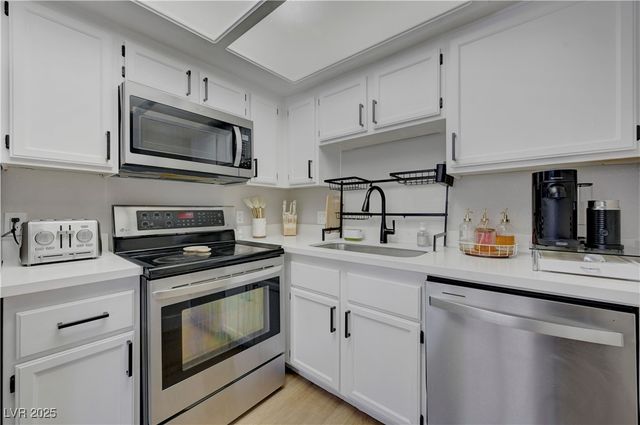 8410 Eldora Avenue 2012, Las Vegas, NV 89117