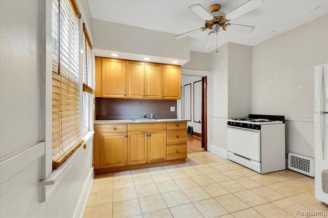 1318 Wayburn Street, Grosse Pointe Park, MI 48230