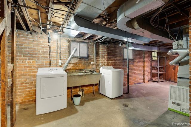 1318 Wayburn Street, Grosse Pointe Park, MI 48230