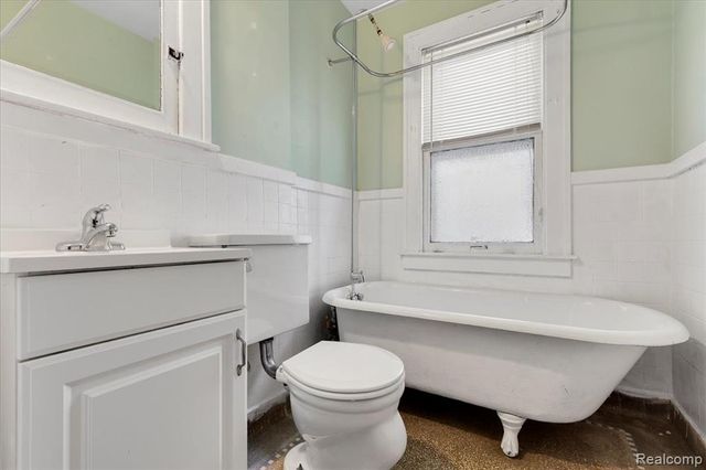 1318 Wayburn Street, Grosse Pointe Park, MI 48230