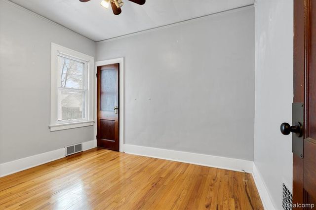 1318 Wayburn Street, Grosse Pointe Park, MI 48230