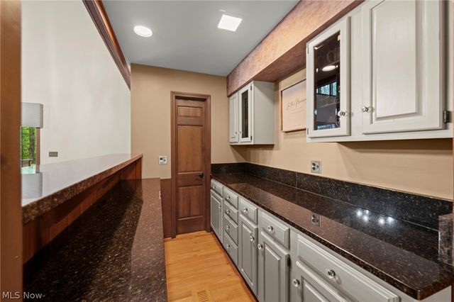 19312 Ivywood Trail, Strongsville, OH 44149