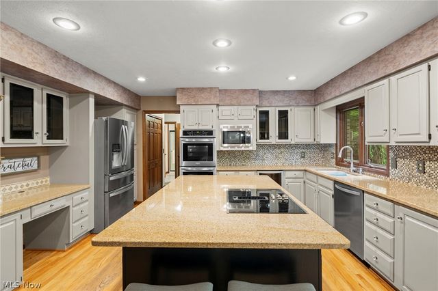 19312 Ivywood Trail, Strongsville, OH 44149