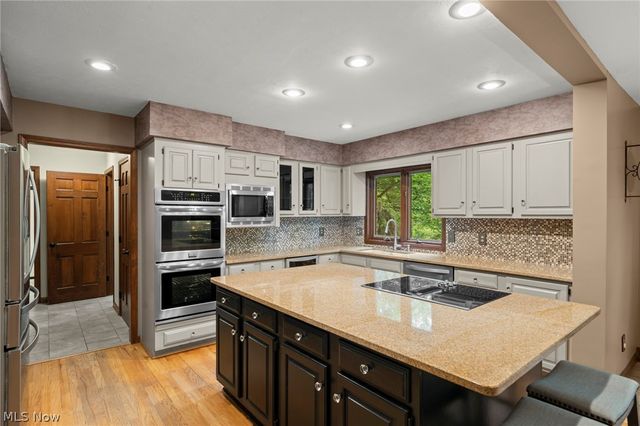 19312 Ivywood Trail, Strongsville, OH 44149