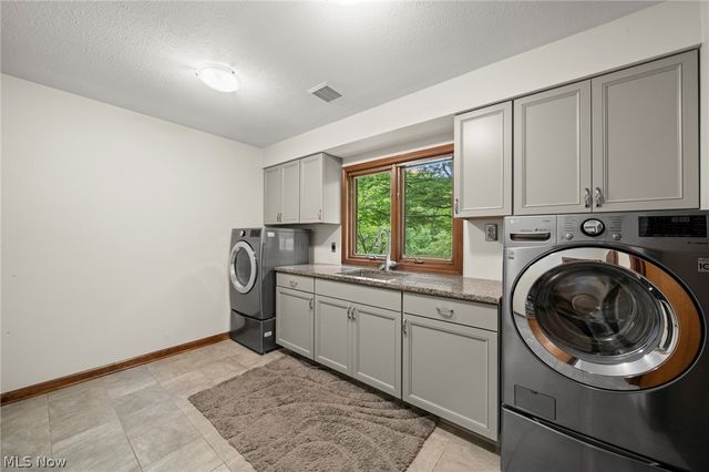 19312 Ivywood Trail, Strongsville, OH 44149