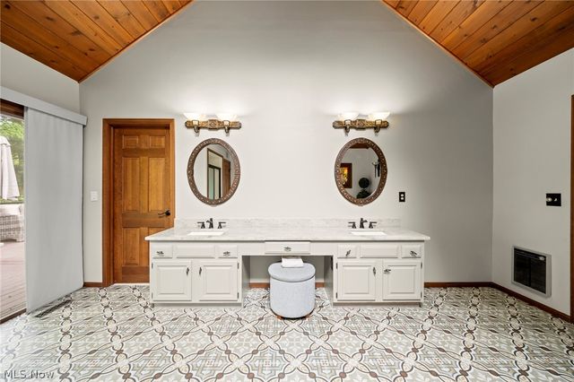 19312 Ivywood Trail, Strongsville, OH 44149