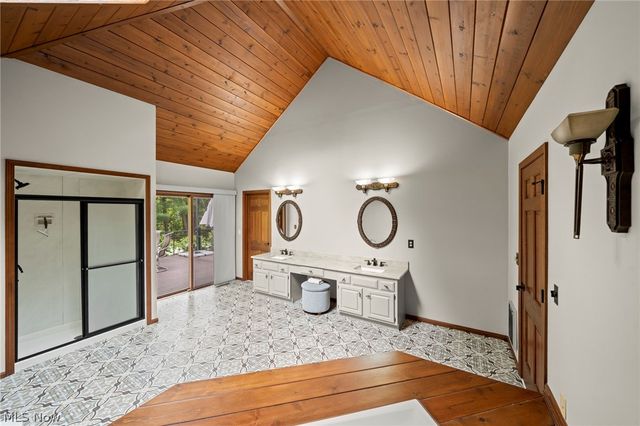 19312 Ivywood Trail, Strongsville, OH 44149