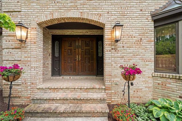 19312 Ivywood Trail, Strongsville, OH 44149