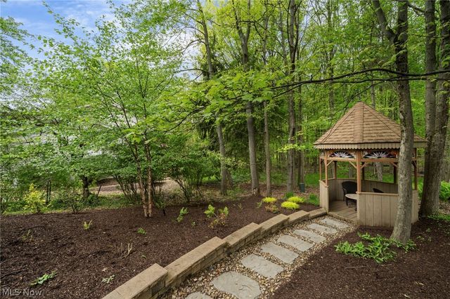 19312 Ivywood Trail, Strongsville, OH 44149