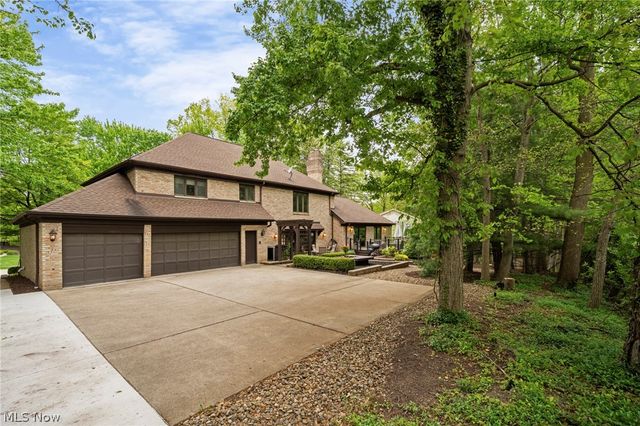 19312 Ivywood Trail, Strongsville, OH 44149