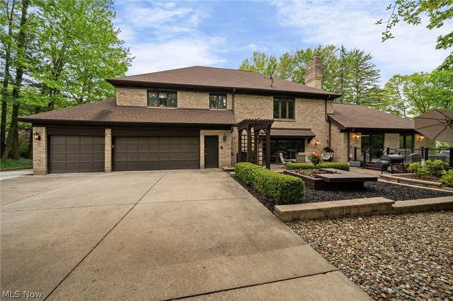 19312 Ivywood Trail, Strongsville, OH 44149