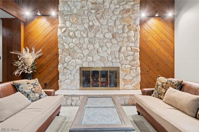 19312 Ivywood Trail, Strongsville, OH 44149