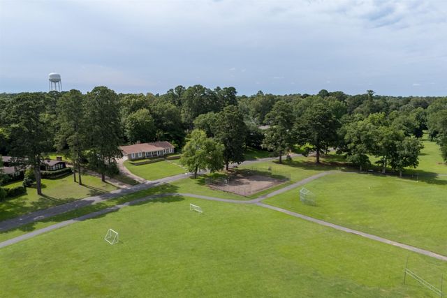 312 Horseshoe Dr., Kilgore, TX 75662