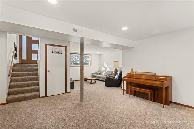 1108 S 12th Street, St. Charles, IL 60174