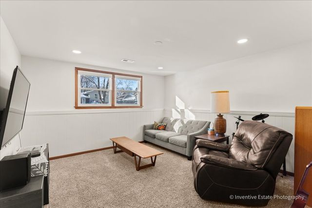 1108 S 12th Street, St. Charles, IL 60174