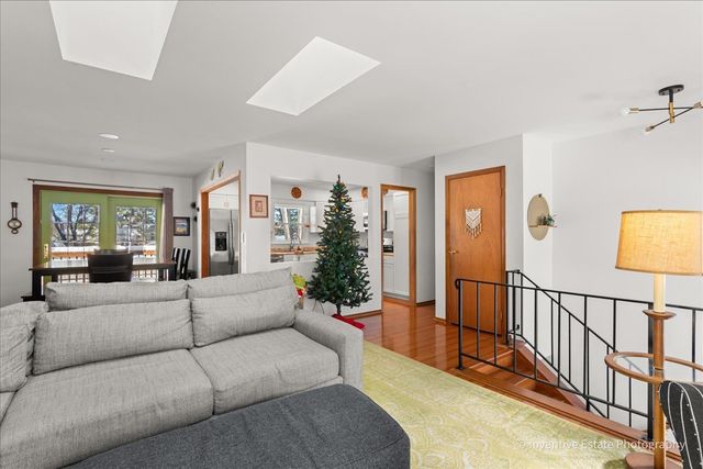 1108 S 12th Street, St. Charles, IL 60174