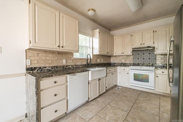 1323 Gleneagles Lane, Little Rock, AR 72211