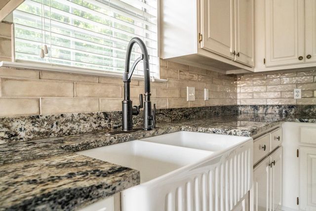 1323 Gleneagles Lane, Little Rock, AR 72211