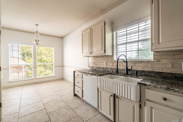 1323 Gleneagles Lane, Little Rock, AR 72211