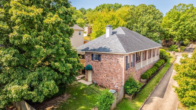 1323 Gleneagles Lane, Little Rock, AR 72211