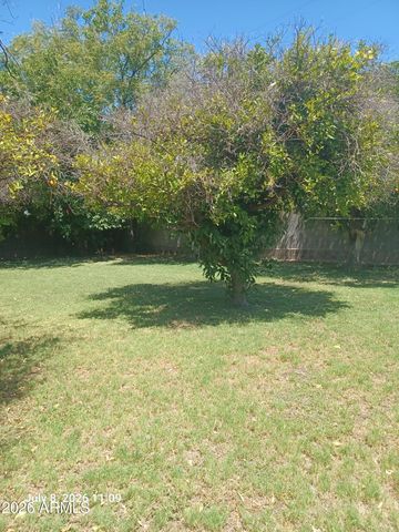814 E LAMAR Road, Phoenix, AZ 85014