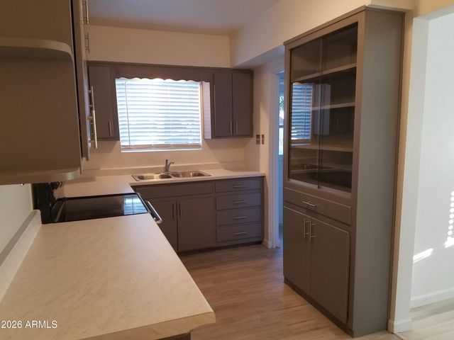 814 E LAMAR Road, Phoenix, AZ 85014