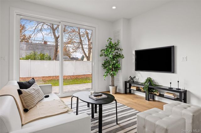 182 Friends Lane, Westbury, NY 11590