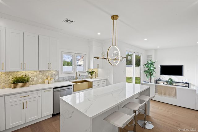 182 Friends Lane, Westbury, NY 11590