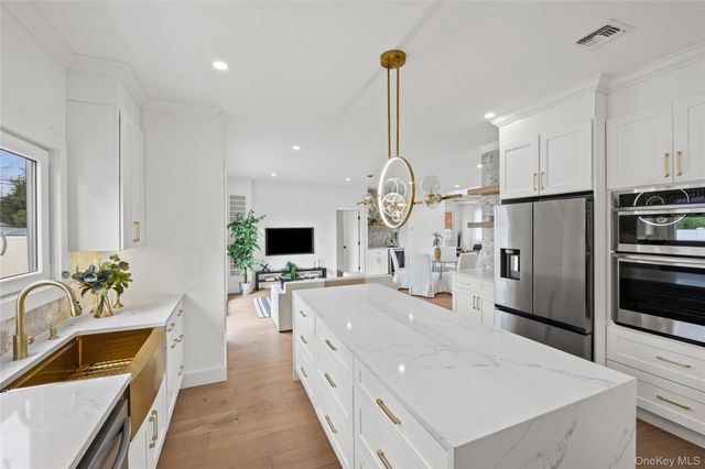 182 Friends Lane, Westbury, NY 11590