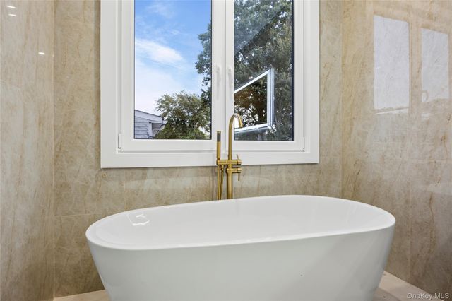 182 Friends Lane, Westbury, NY 11590