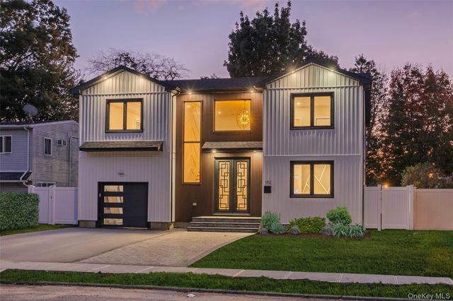 182 Friends Lane, Westbury, NY 11590