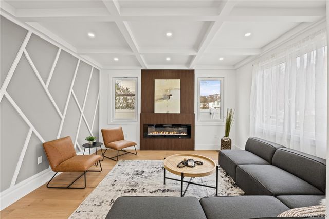 182 Friends Lane, Westbury, NY 11590