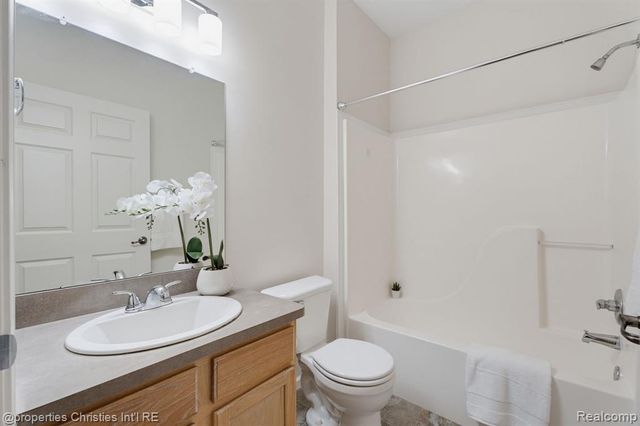 730 Amberly Drive, Waterford, MI 48328
