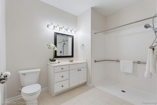 730 Amberly Drive, Waterford, MI 48328