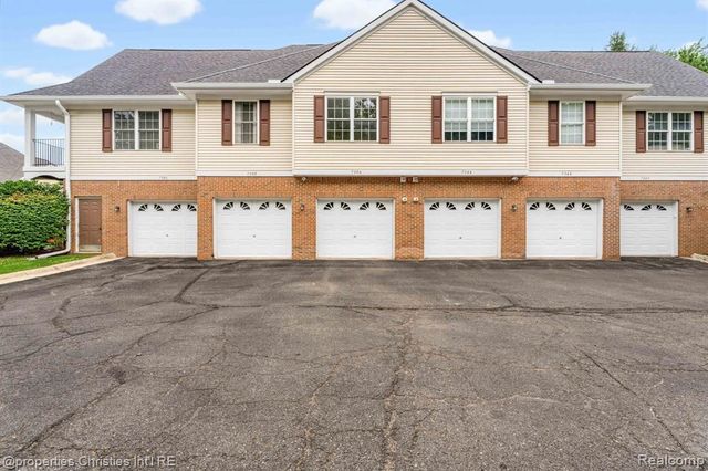 730 Amberly Drive, Waterford, MI 48328