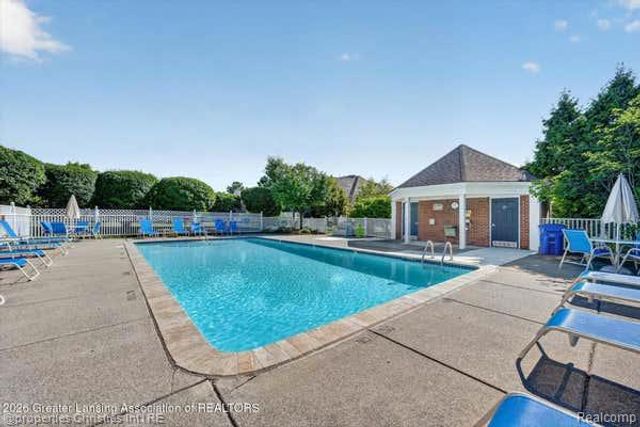 730 Amberly Drive, Waterford, MI 48328