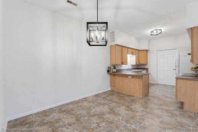 730 Amberly Drive, Waterford, MI 48328