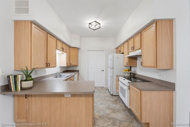 730 Amberly Drive, Waterford, MI 48328