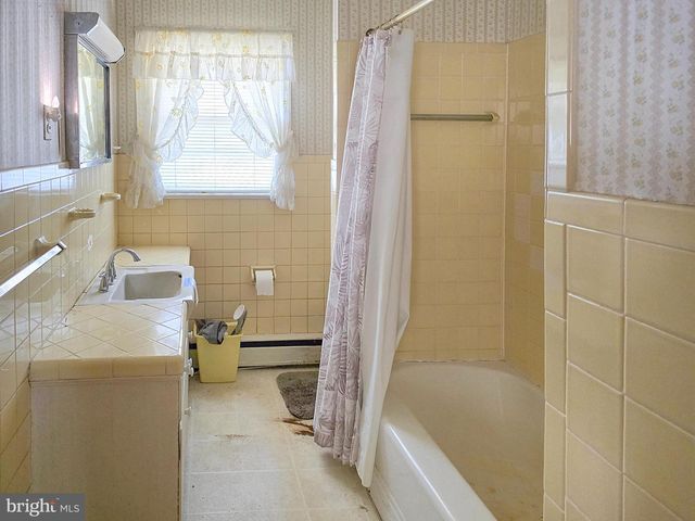 105 LAKEVIEW DR, Salisbury, MD 21804