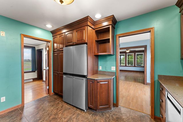 492 S 350 W, Valparaiso, IN 46385