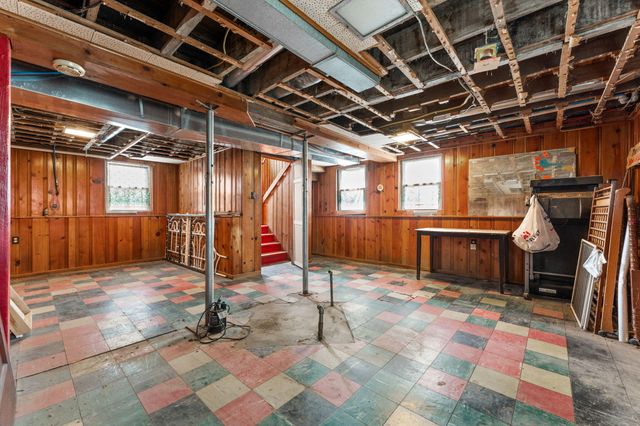 492 S 350 W, Valparaiso, IN 46385