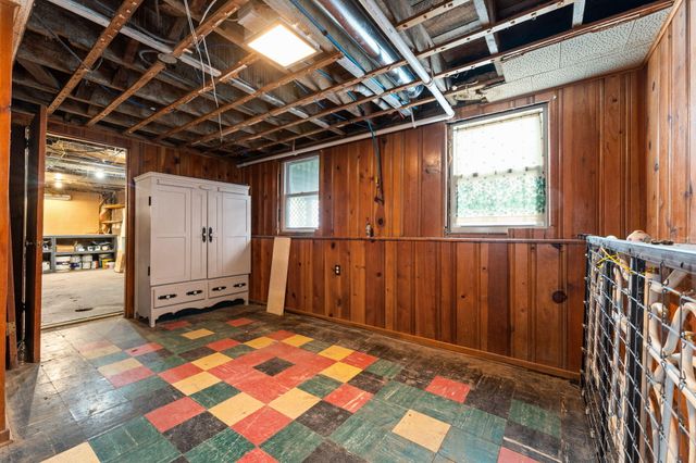 492 S 350 W, Valparaiso, IN 46385
