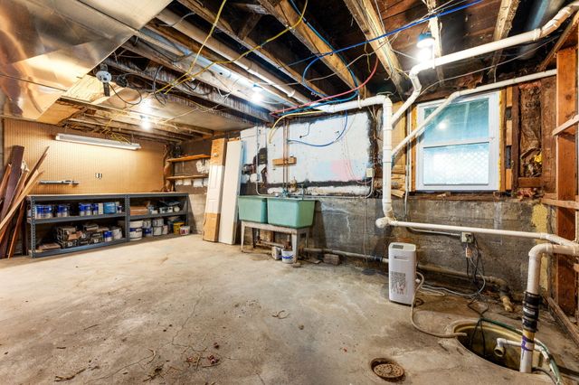 492 S 350 W, Valparaiso, IN 46385