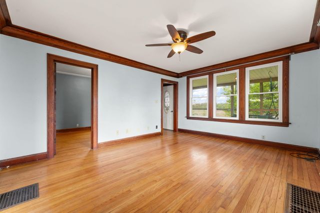 492 S 350 W, Valparaiso, IN 46385