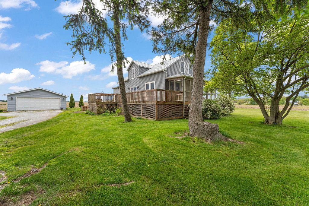 492 S 350 W, Valparaiso, IN 46385