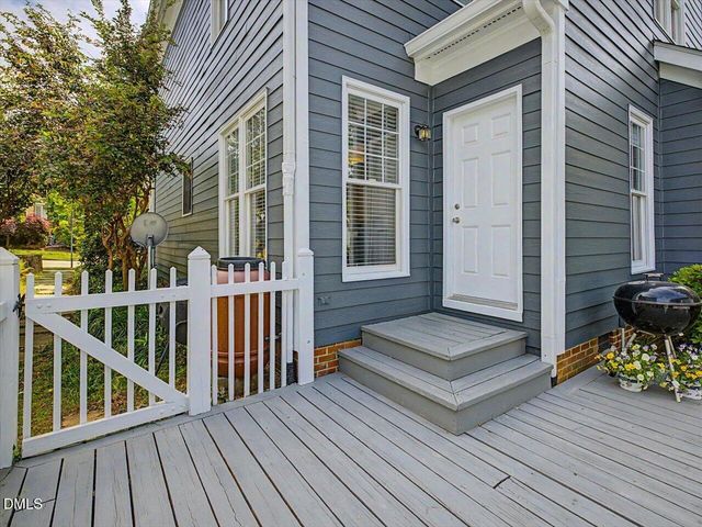 913 Edgewater Circle, Chapel Hill, NC 27516