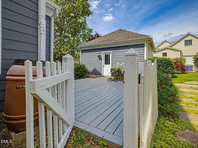 913 Edgewater Circle, Chapel Hill, NC 27516